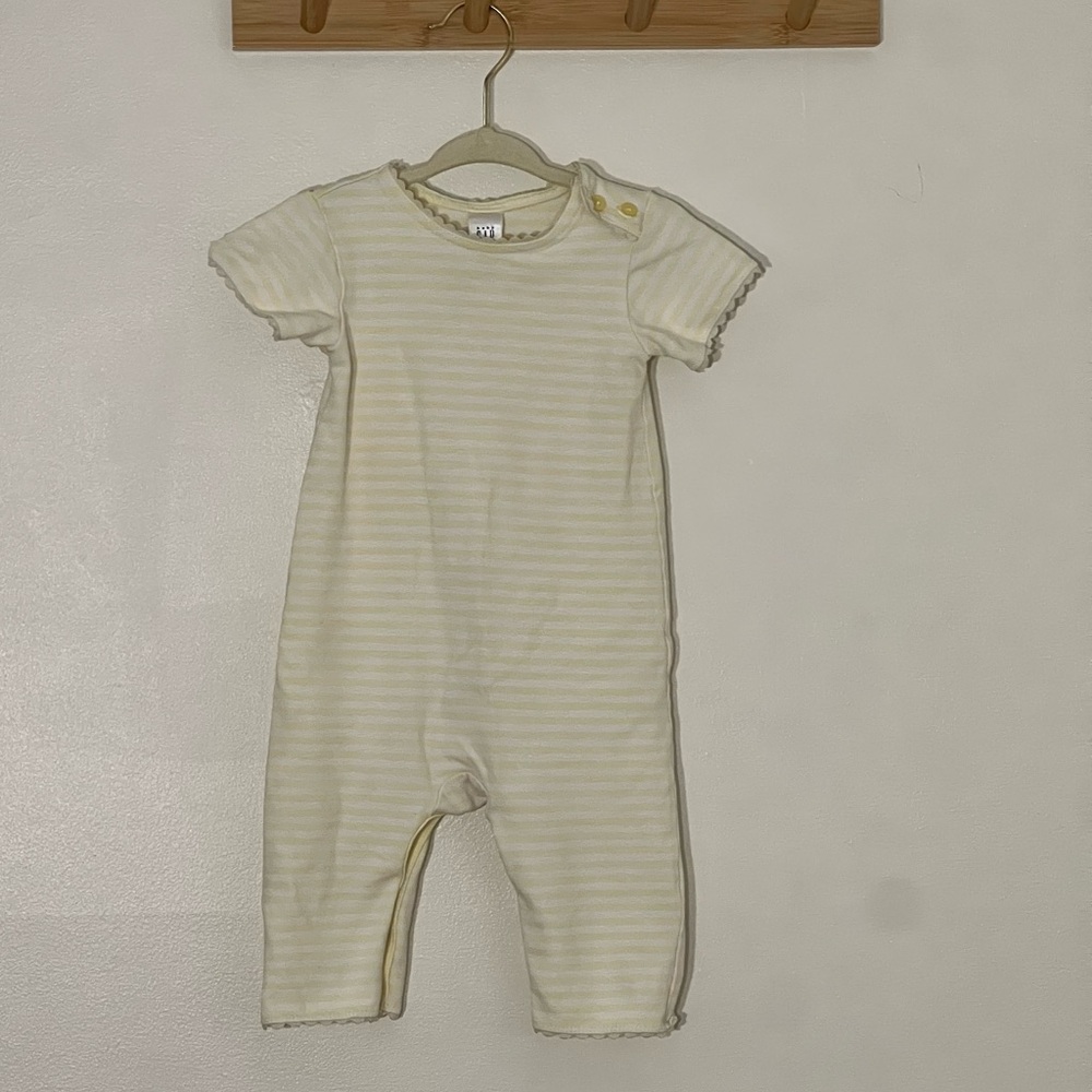 GAP cotton Striped Baby One-Piece Romper scalloped trim detail no flaws